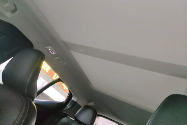 Used Volvo XC40 2024 B4 4x4 Smart Luxury Edition Headliner