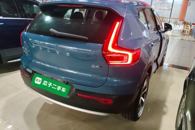 Used Volvo XC40 2024 B4 4x4 Smart Luxury Edition Rear Right 45 Deg