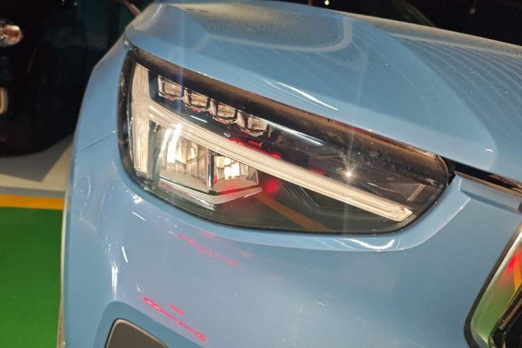 Used Volvo XC40 2024 B3 Zhiyuan Luxury Edition Right Front Headlight