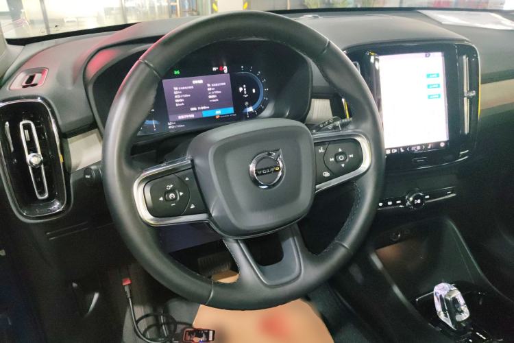 Used Volvo XC40 2024 B4 4x4 Smart Luxury Edition Steering Wheel