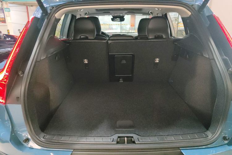 Used Volvo XC40 2024 B4 4x4 Smart Luxury Edition Trunk