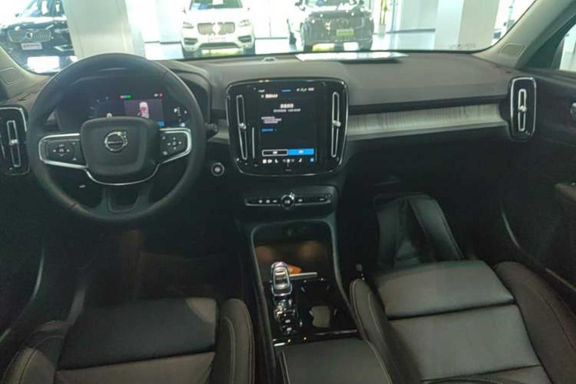 Used Volvo XC40 2024 B4 4x4 Smart Luxury Edition Center Console