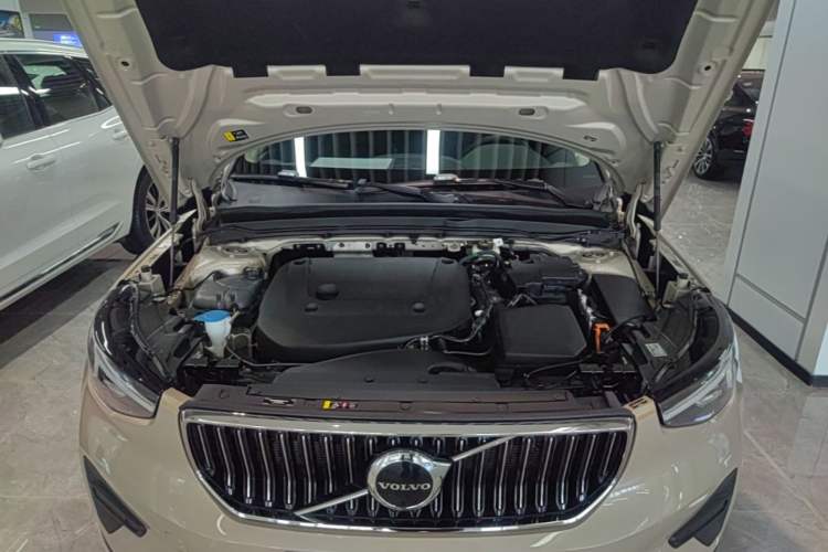 Used Volvo XC40 2024 B4 4x4 Smart Luxury Edition Engine Bay