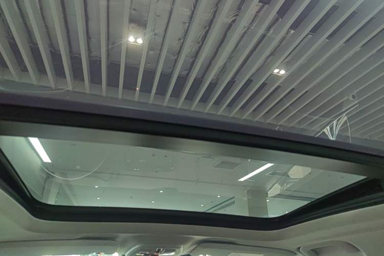Used Volvo XC40 2024 B4 4x4 Smart Luxury Edition Headliner