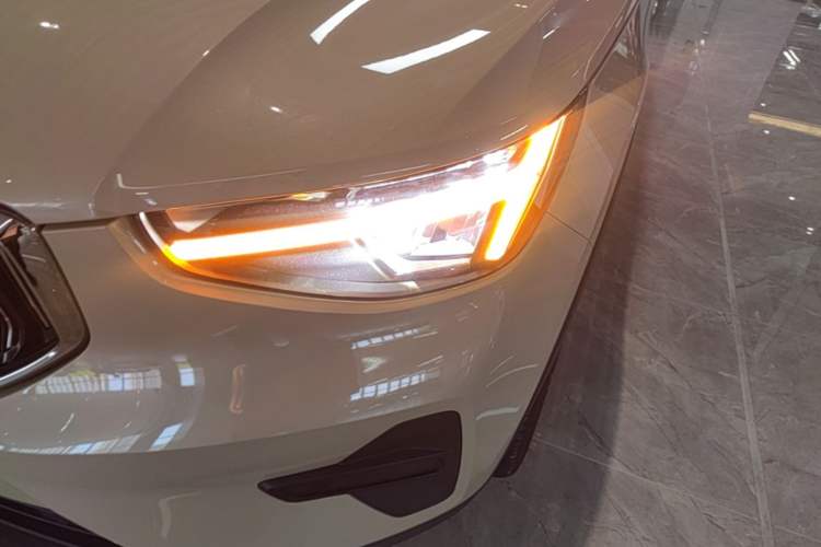 Used Volvo XC40 2024 B4 4x4 Smart Luxury Edition Left Front Headlight