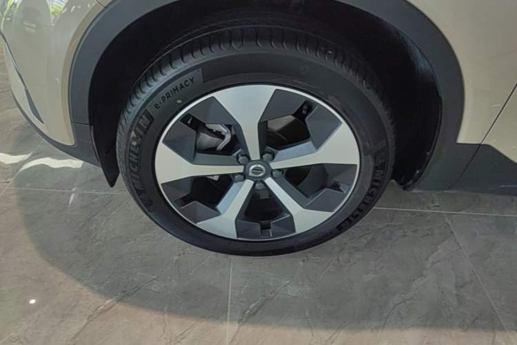 Used Volvo XC40 2024 B4 4x4 Smart Luxury Edition Left Front Wheel Hub