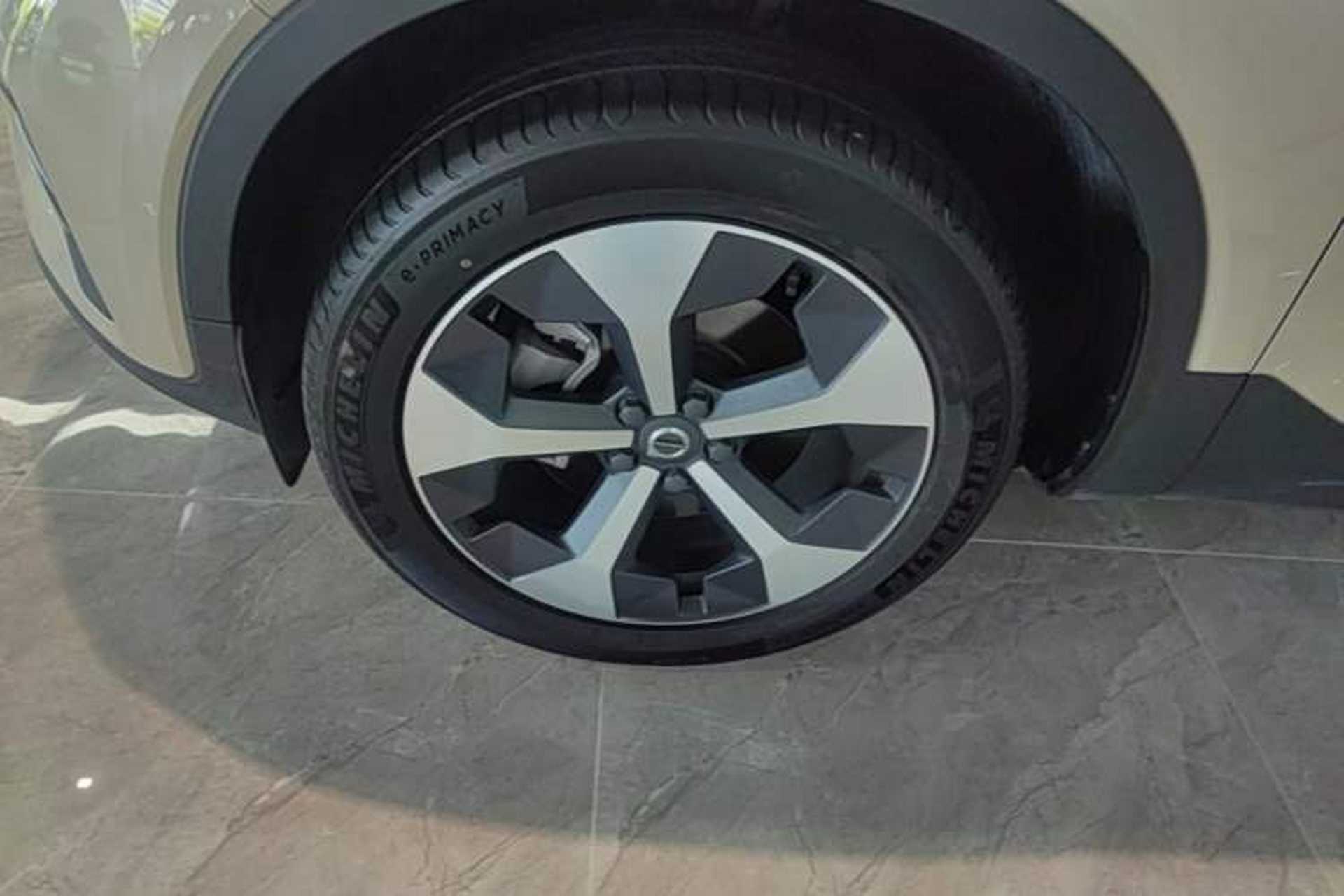 Used Volvo XC40 2024 B4 4x4 Smart Luxury Edition Left Front Wheel Hub