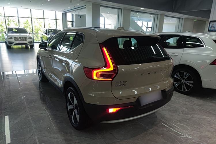 Used Volvo XC40 2024 B4 4x4 Smart Luxury Edition Rear Left 45 Deg