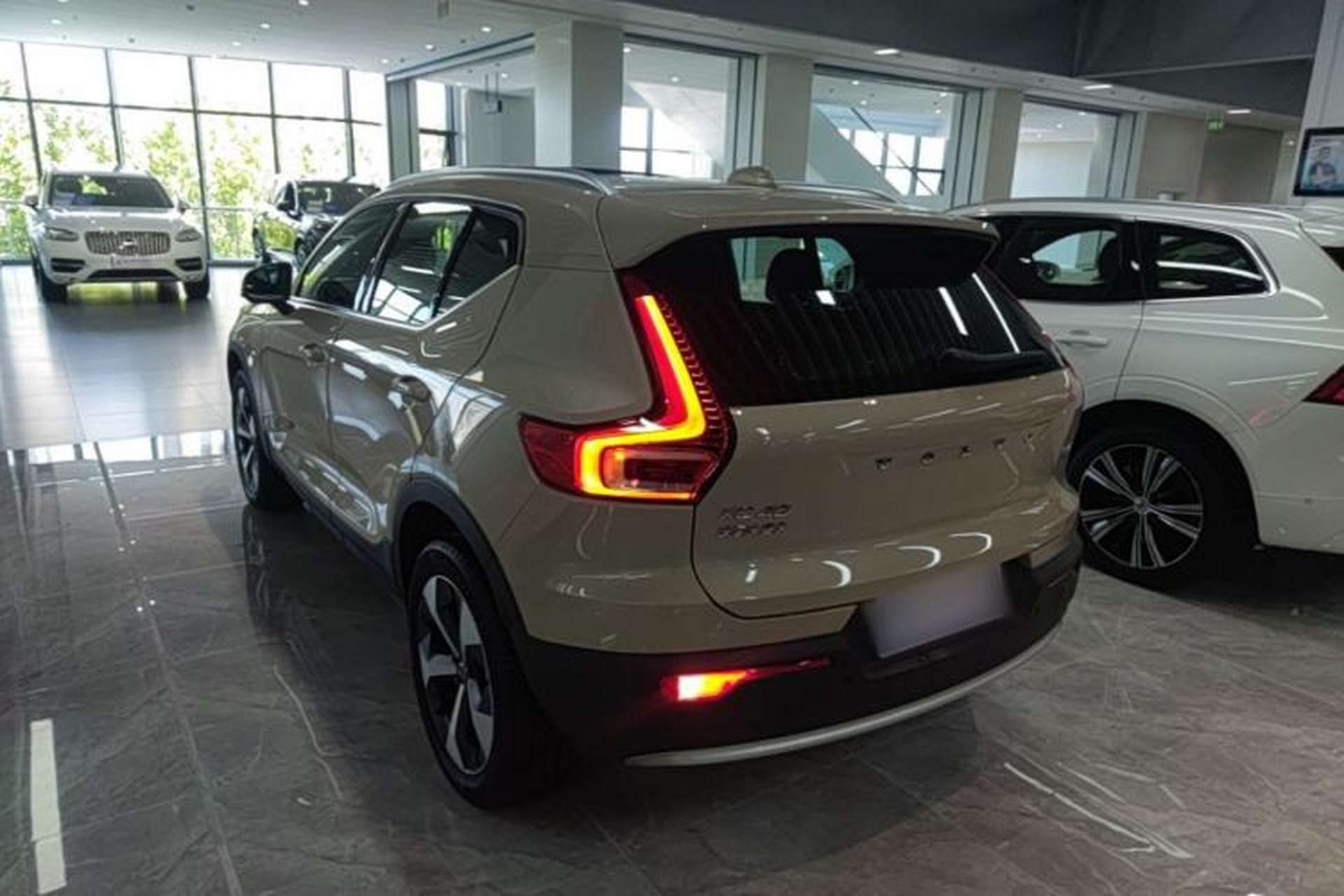 Used Volvo XC40 2024 B4 4x4 Smart Luxury Edition Rear Left 45 Deg