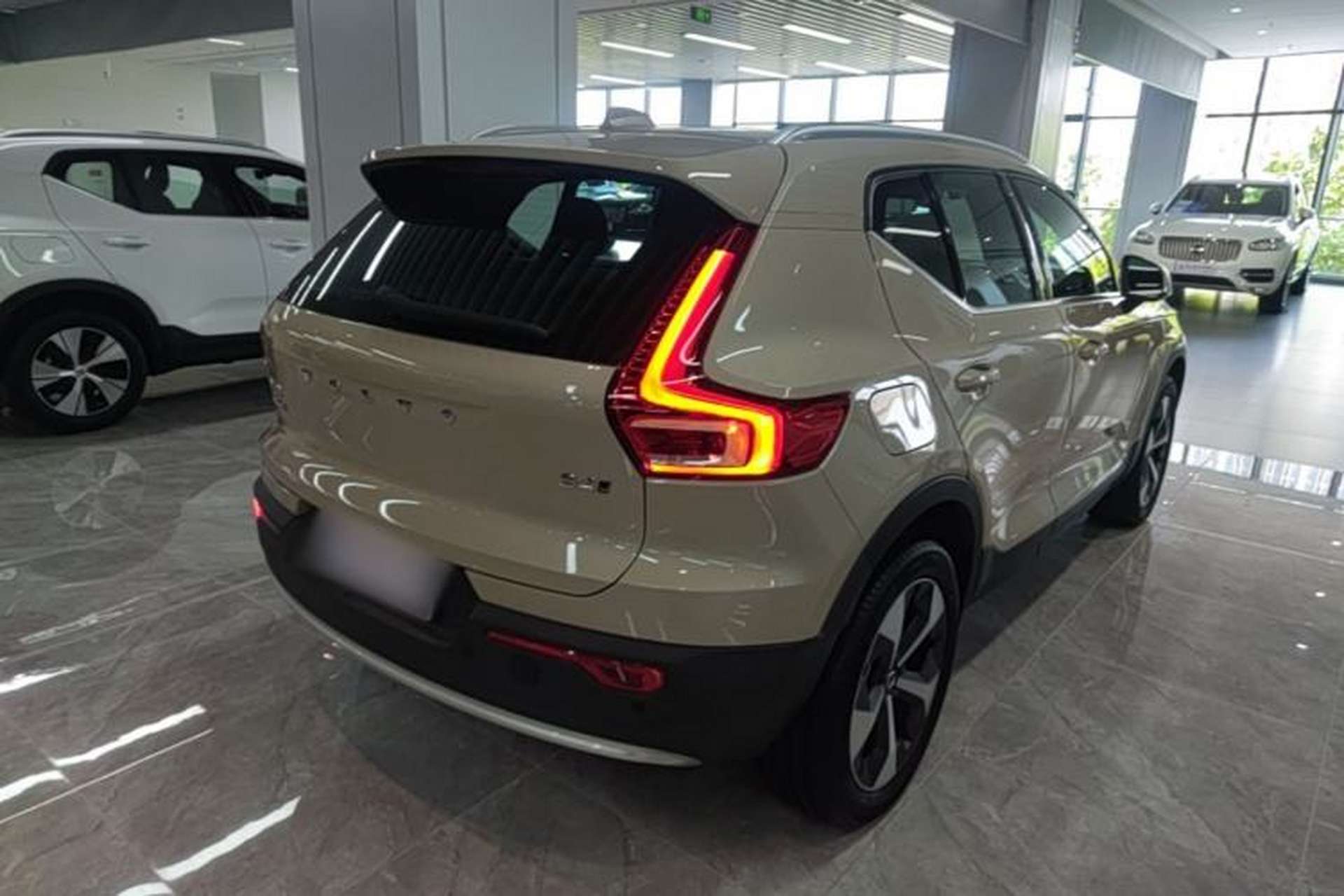 Used Volvo XC40 2024 B4 4x4 Smart Luxury Edition Rear Right 45 Deg