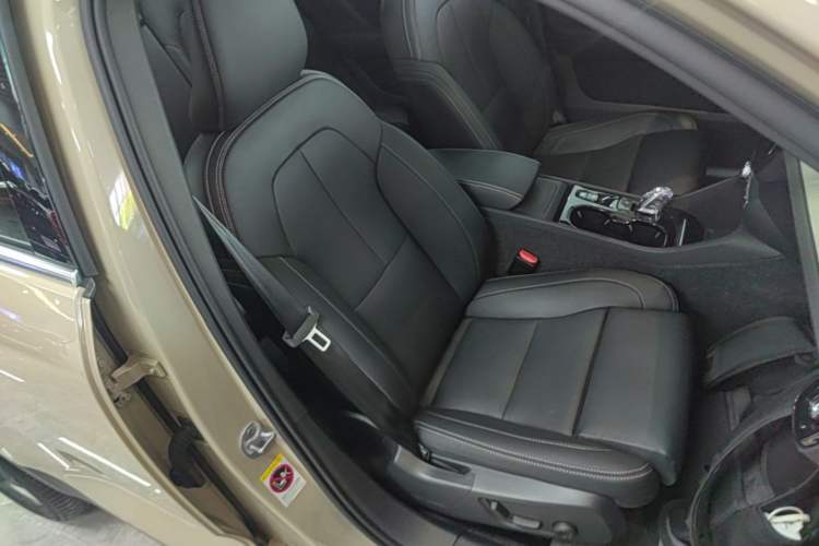Used Volvo XC40 2024 B4 4x4 Smart Luxury Edition Right Front Seat