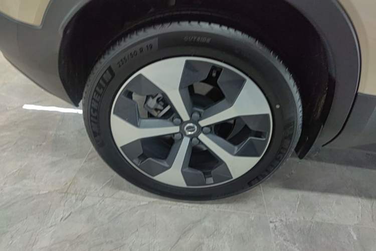Used Volvo XC40 2024 B4 4x4 Smart Luxury Edition Right Rear Wheel Hub