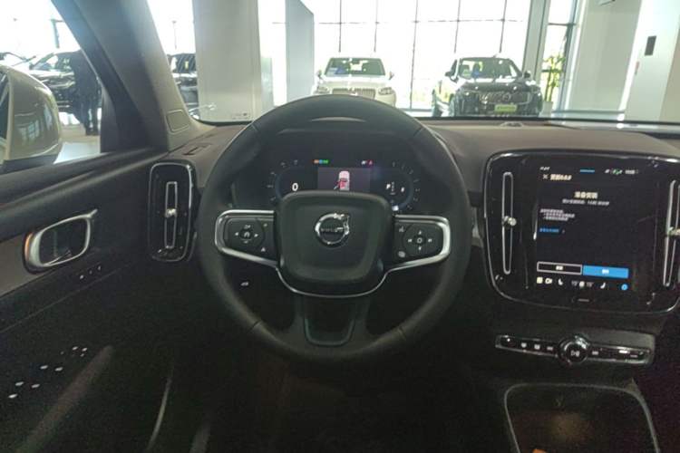 Used Volvo XC40 2024 B4 4x4 Smart Luxury Edition Steering Wheel