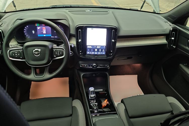 Used Volvo XC40 2024 B3 Zhiyuan Luxury Edition Center Console