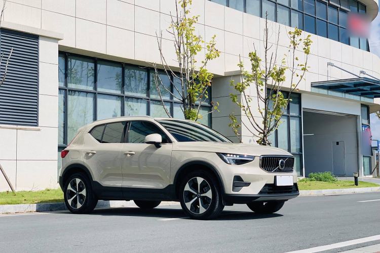 Used Volvo XC40 2024 B4 4x4 Smart Luxury Edition Exterior 2