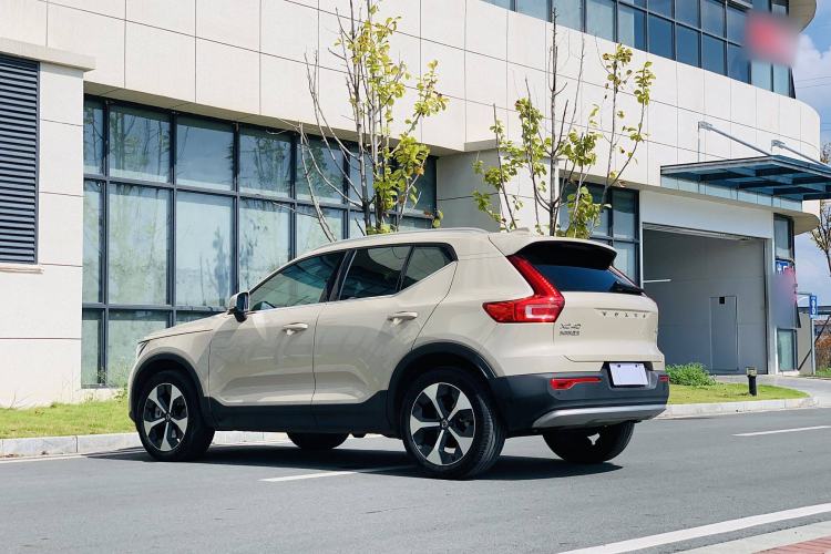 Used Volvo XC40 2024 B4 4x4 Smart Luxury Edition Exterior 5