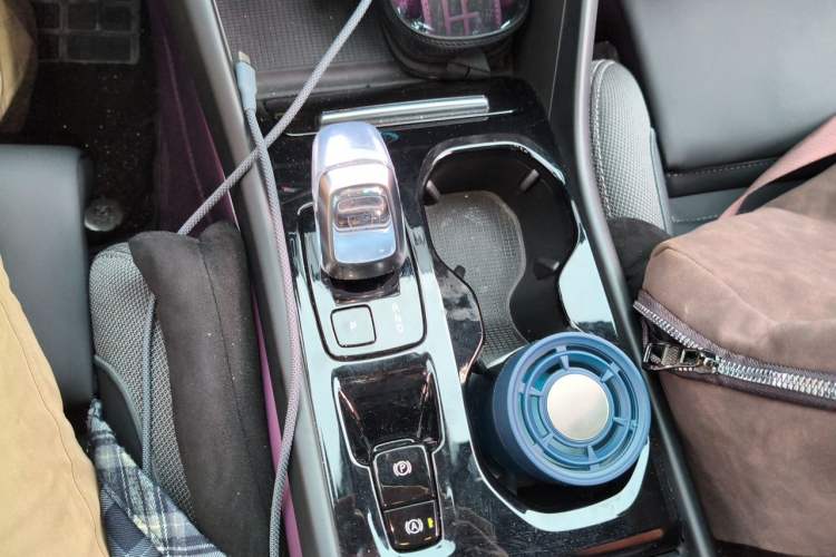 Used Volvo XC40 2024 B3 Zhiyuan Luxury Edition Gear Lever