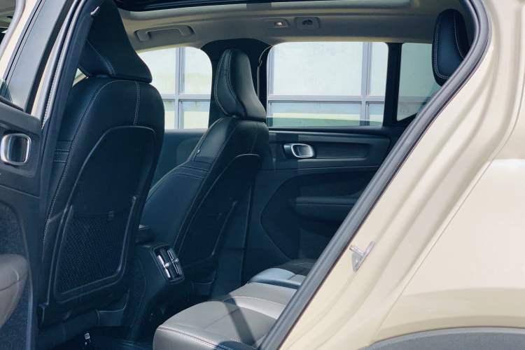 Used Volvo XC40 2024 B4 4x4 Smart Luxury Edition Headliner