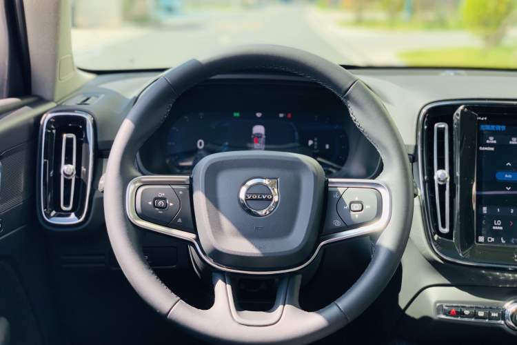 Used Volvo XC40 2024 B4 4x4 Smart Luxury Edition Interior 2