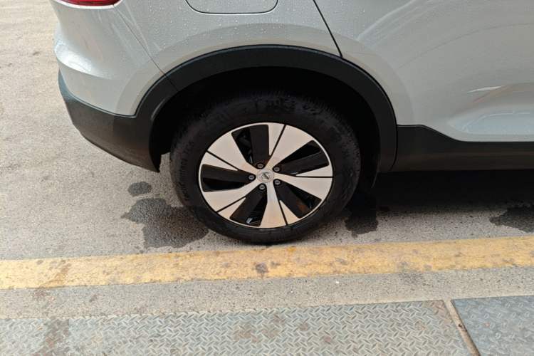 Used Volvo XC40 2024 B3 Zhiyuan Luxury Edition Right Rear Wheel Hub