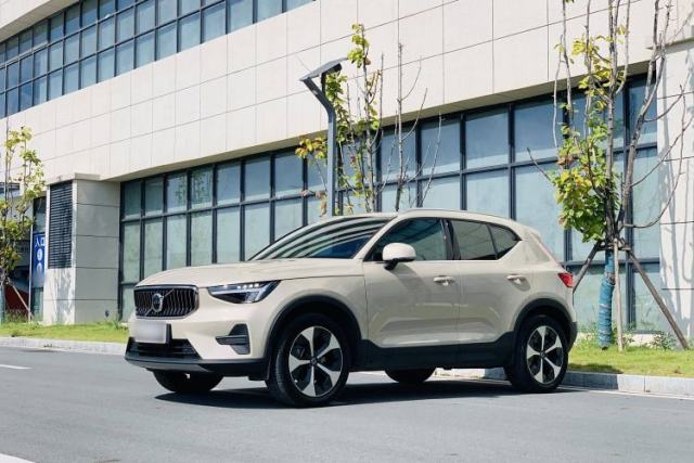 Used Volvo XC40 2024 B4 4x4 Smart Luxury Edition