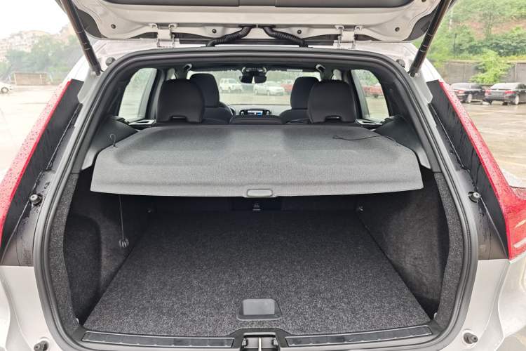 Used Volvo XC40 2024 B3 Zhiyuan Luxury Edition Trunk