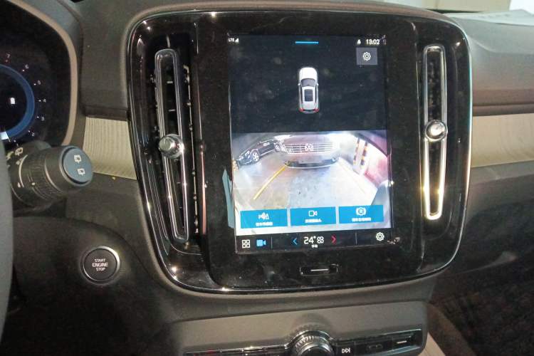 Used Volvo XC40 2024 B3 Zhiyuan Sport Edition Audio And AC Panel
