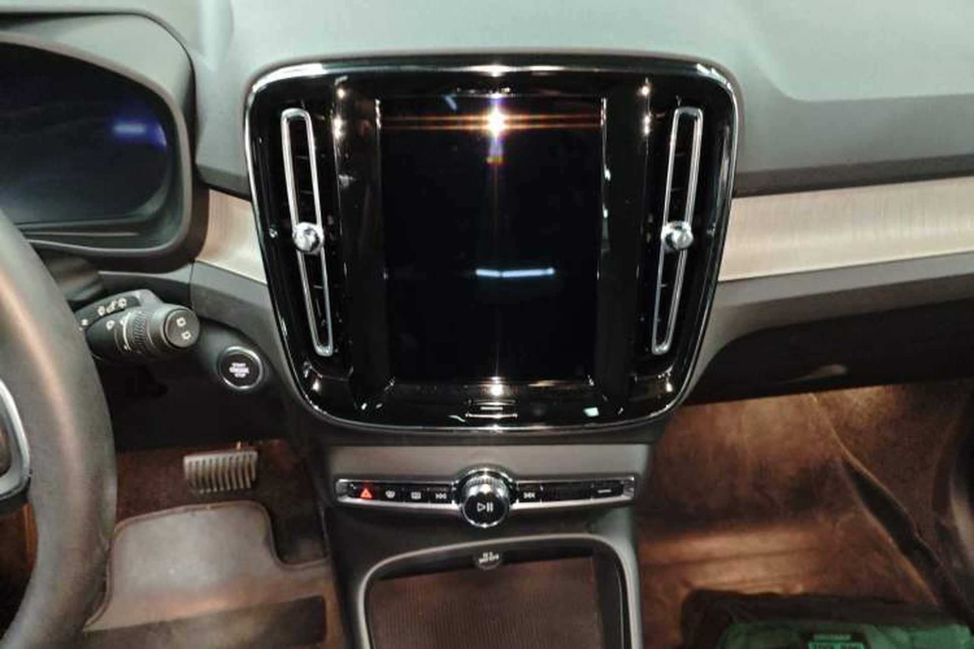 Used Volvo XC40 2024 B4 4x4 Smart Luxury Edition Audio And AC Panel