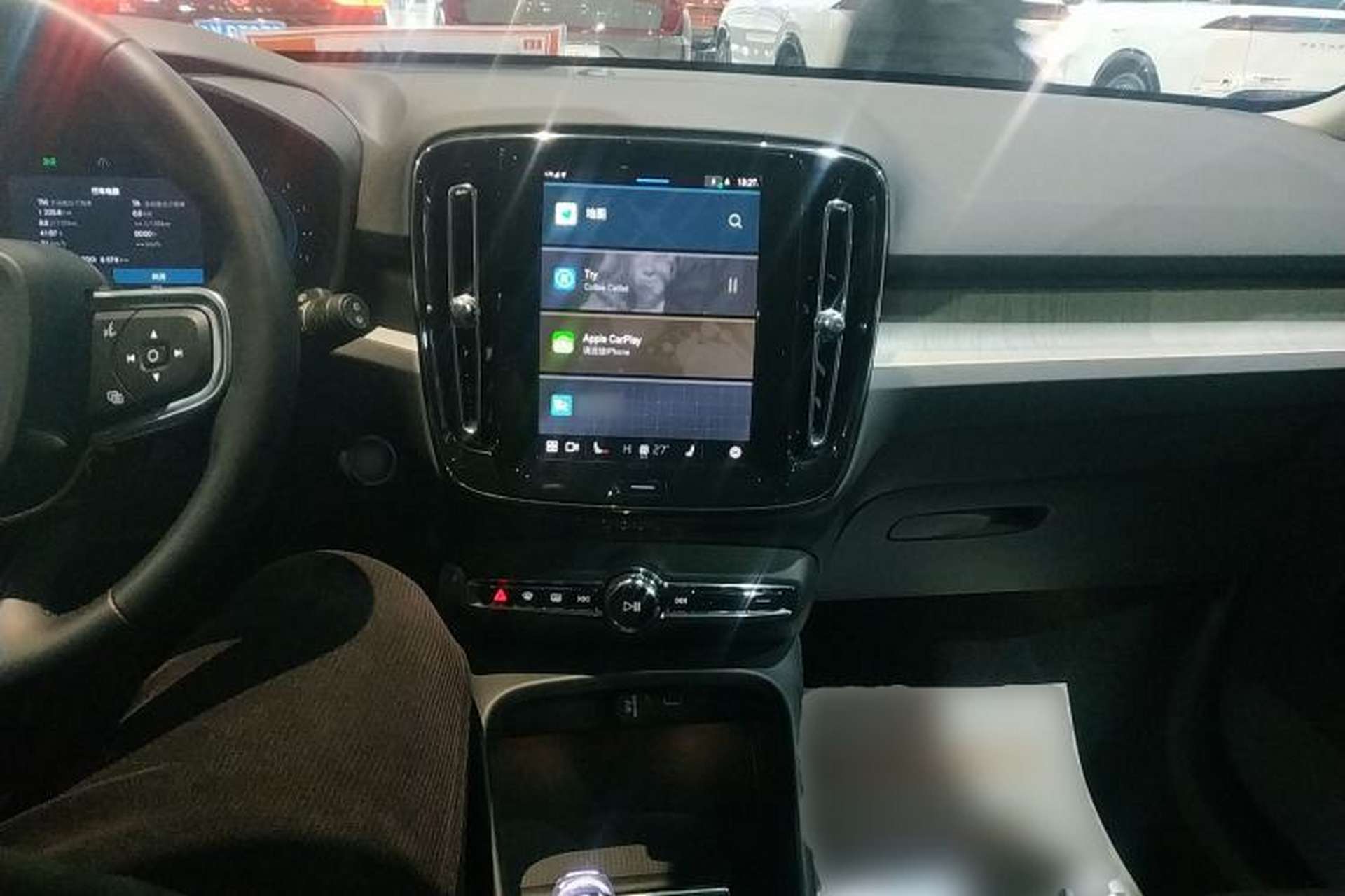 Used Volvo XC40 2024 B4 4x4 Smart Luxury Edition Center Console