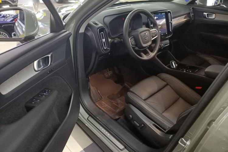Used Volvo XC40 2024 B4 4x4 Smart Luxury Edition Driver Seat