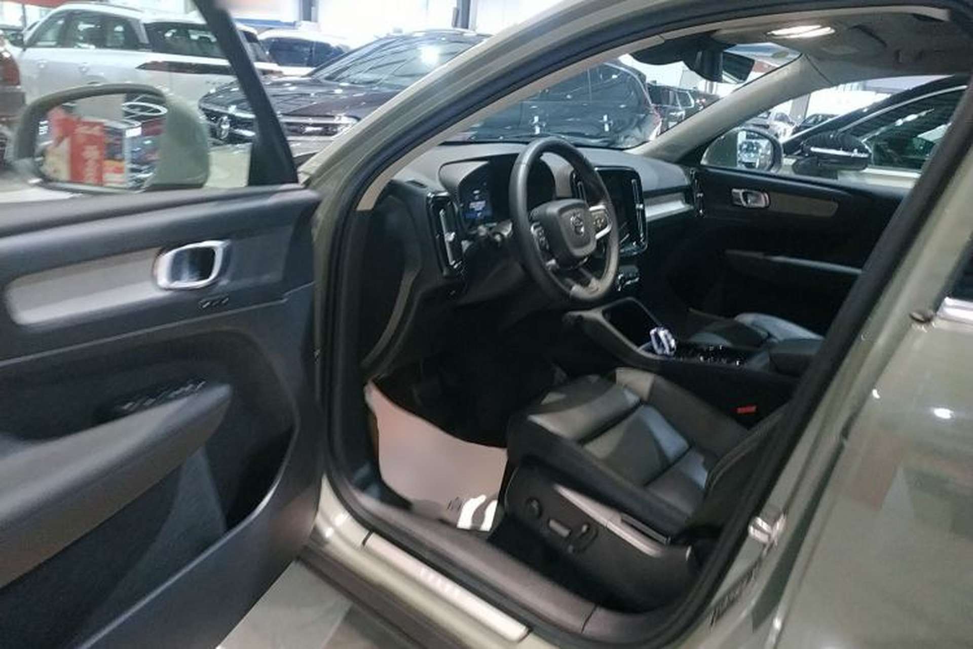 Used Volvo XC40 2024 B4 4x4 Smart Luxury Edition Driver Seat