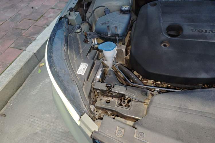 Used Volvo XC40 2024 B3 Zhiyuan Sport Edition Engine Bay Right