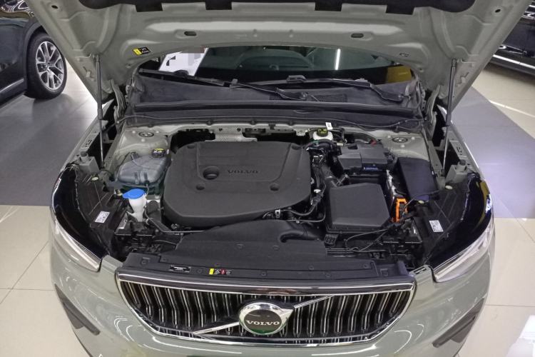 Used Volvo XC40 2024 B4 4x4 Smart Luxury Edition Engine Bay