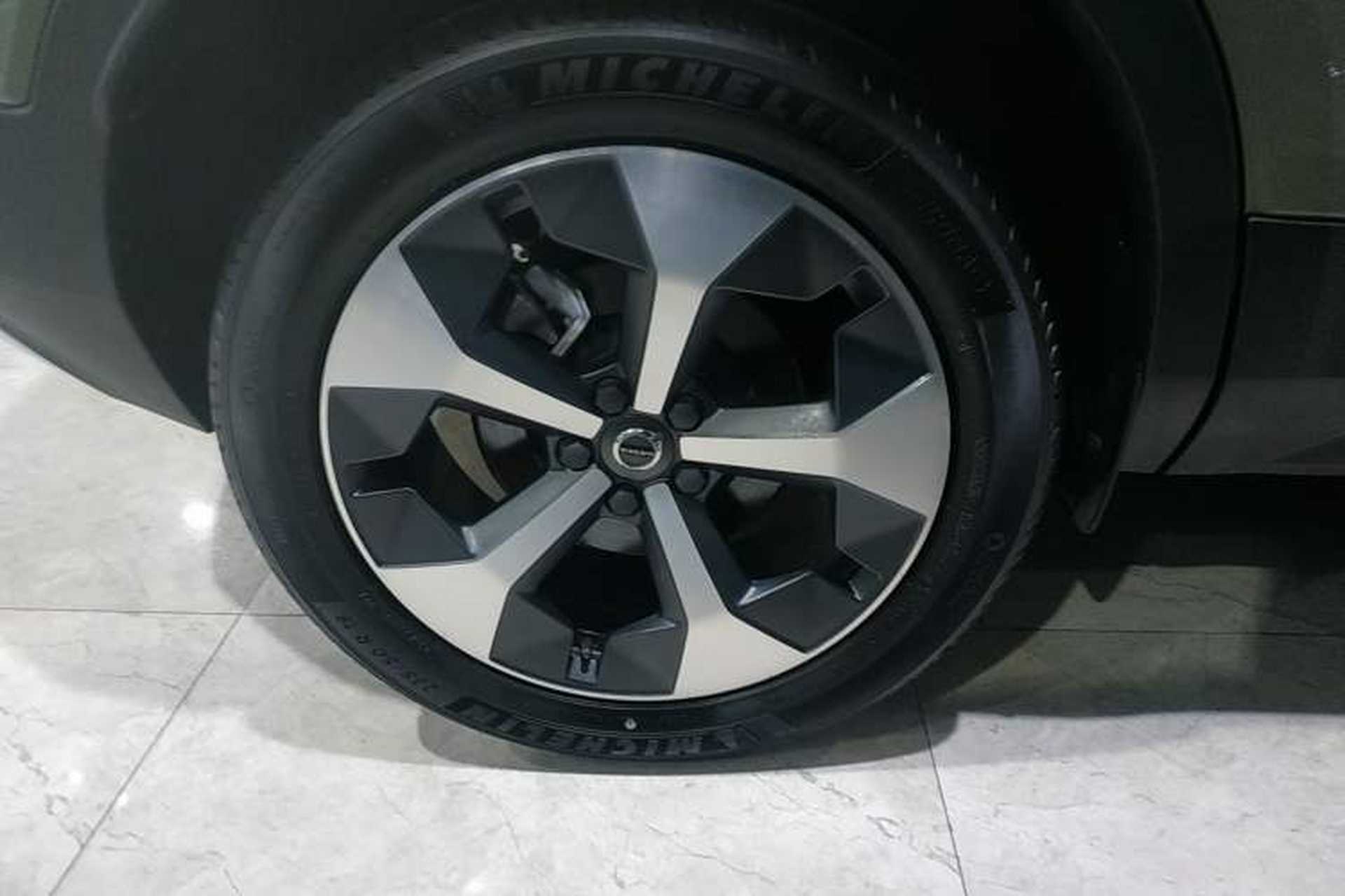 Used Volvo XC40 2024 B4 4x4 Smart Luxury Edition Exterior 5