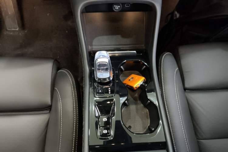 Used Volvo XC40 2024 B4 4x4 Smart Luxury Edition Gear Lever