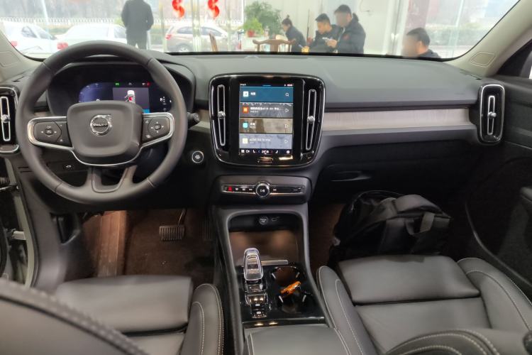 Used Volvo XC40 2024 B4 4x4 Smart Luxury Edition Interior 2