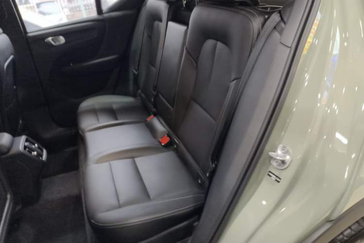 Used Volvo XC40 2024 B4 4x4 Smart Luxury Edition Interior 4