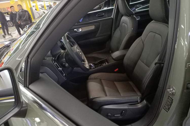 Used Volvo XC40 2024 B4 4x4 Smart Luxury Edition Left Front Seat