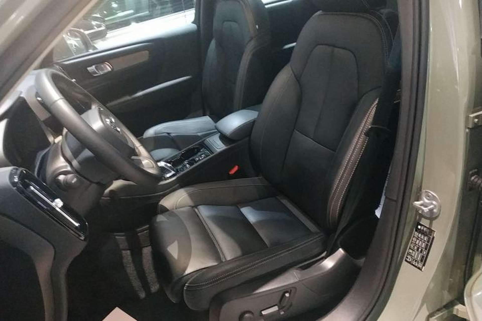 Used Volvo XC40 2024 B4 4x4 Smart Luxury Edition Left Front Seat