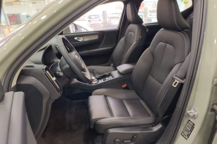 Used Volvo XC40 2024 B4 4x4 Smart Luxury Edition Left Front Seat