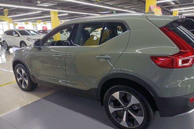 Used Volvo XC40 2024 B4 4x4 Smart Luxury Edition Left Side