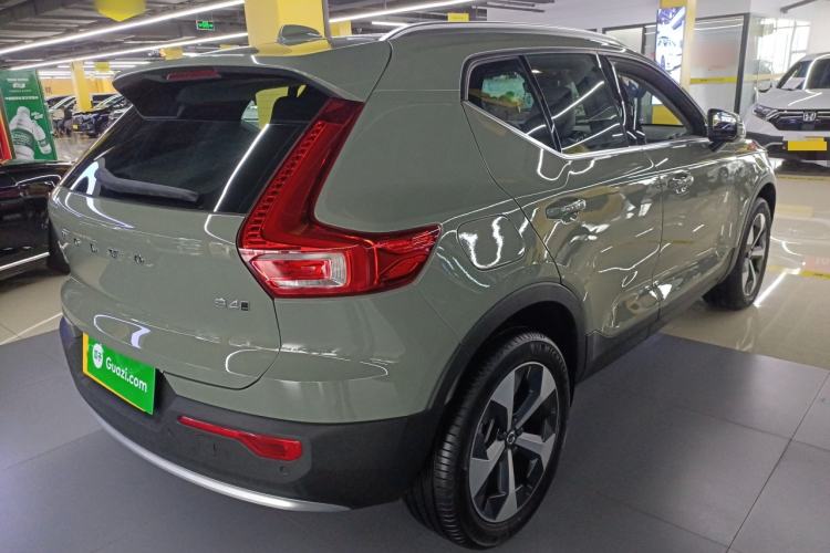 Used Volvo XC40 2024 B4 4x4 Smart Luxury Edition Rear Right 45 Deg