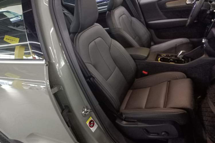 Used Volvo XC40 2024 B4 4x4 Smart Luxury Edition Right Front Seat