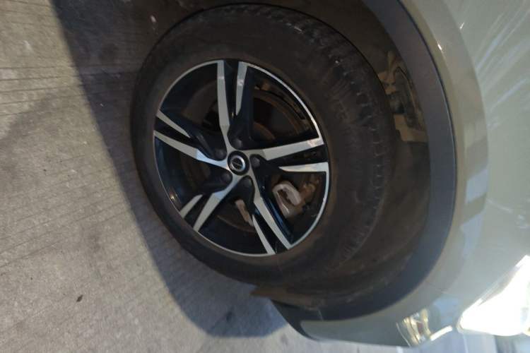 Used Volvo XC40 2024 B3 Zhiyuan Sport Edition Right Front Wheel Hub
