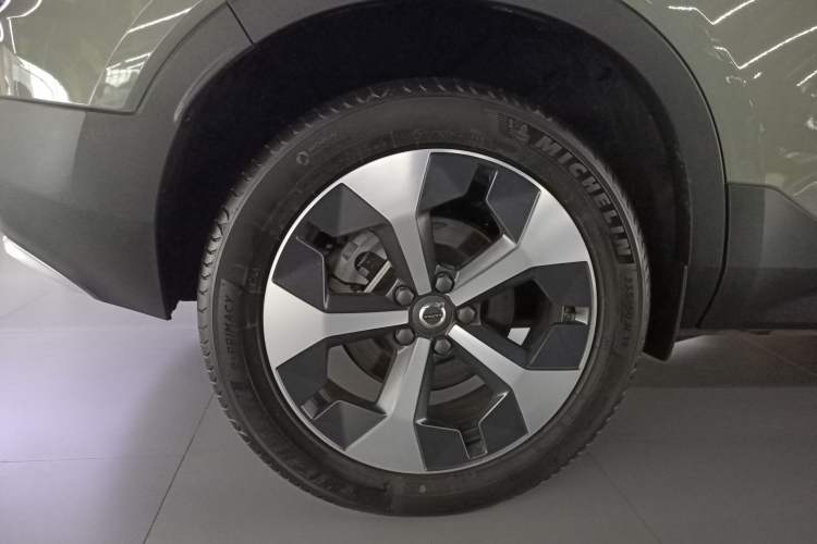 Used Volvo XC40 2024 B4 4x4 Smart Luxury Edition Right Rear Wheel Hub