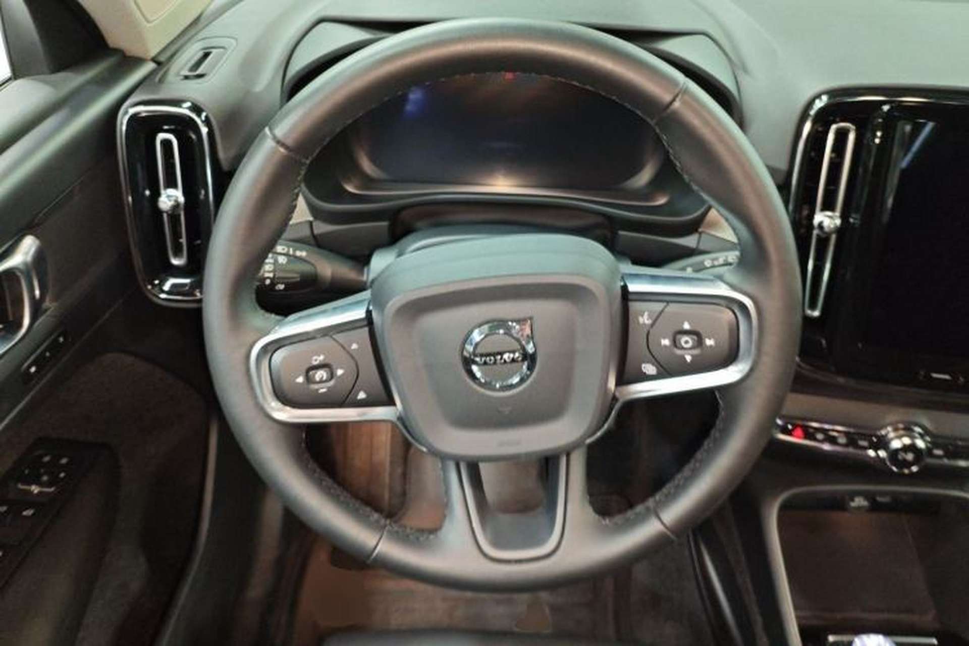 Used Volvo XC40 2024 B4 4x4 Smart Luxury Edition Steering Wheel