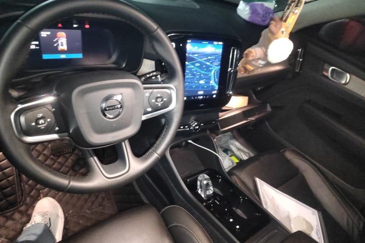 Used Volvo XC40 2024 B4 4x4 Smart Luxury Edition Center Console