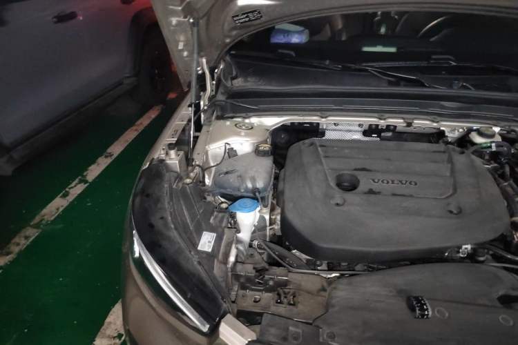 Used Volvo XC40 2024 B4 4x4 Smart Luxury Edition Engine Bay Right
