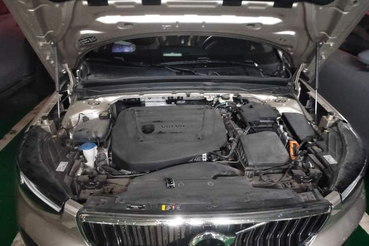Used Volvo XC40 2024 B4 4x4 Smart Luxury Edition Engine Bay