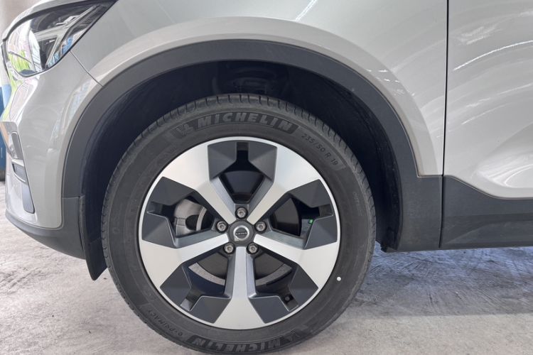 Used Volvo XC40 2024 B4 4x4 Smart Luxury Edition Exterior 4